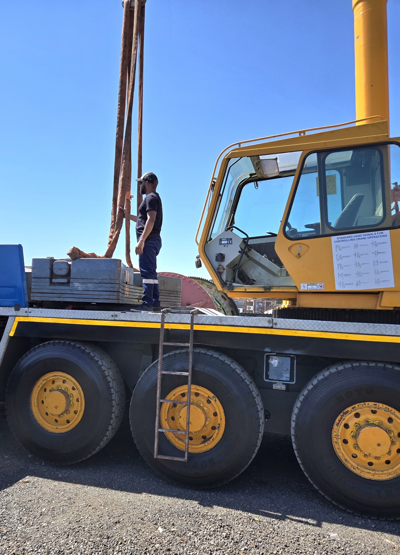 Rigging mining equipment onto a heavy-haul truck