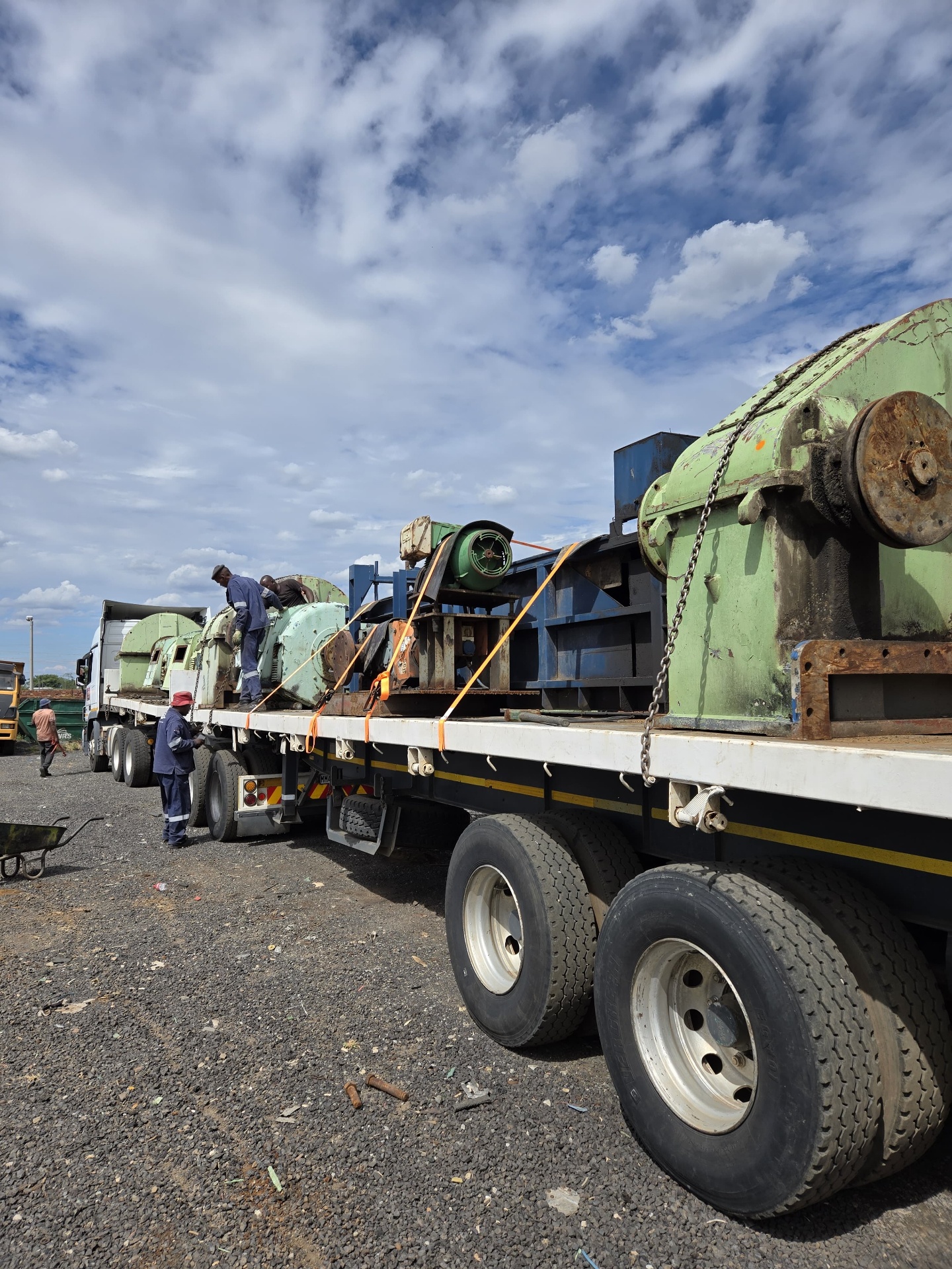 Convoy of flatbed trucks loaded with mill gearboxes and plant sections