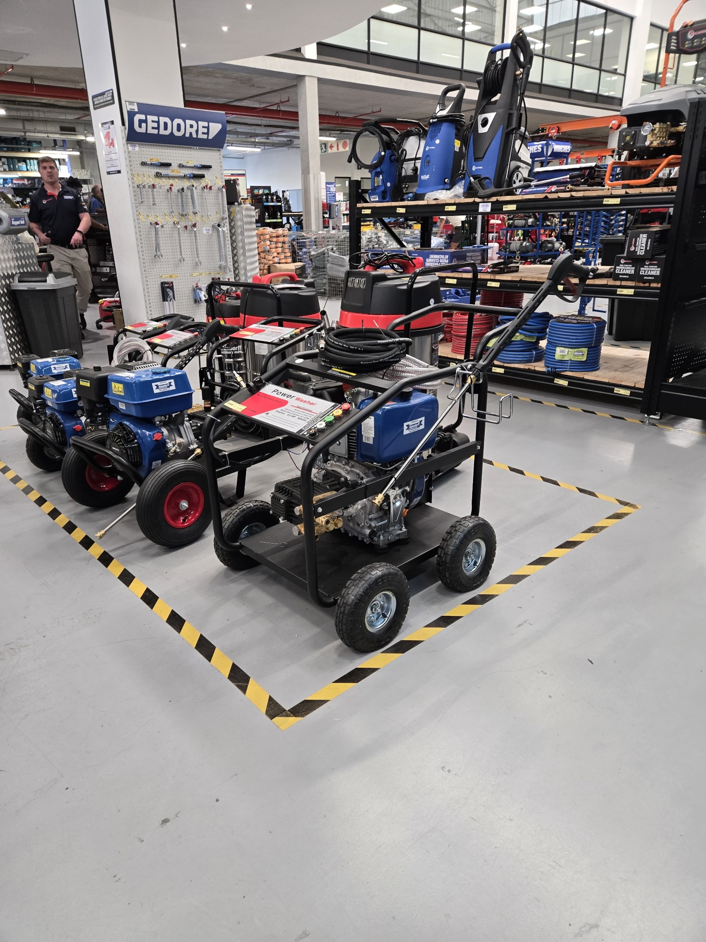 Petrol-engine high pressure power washers
