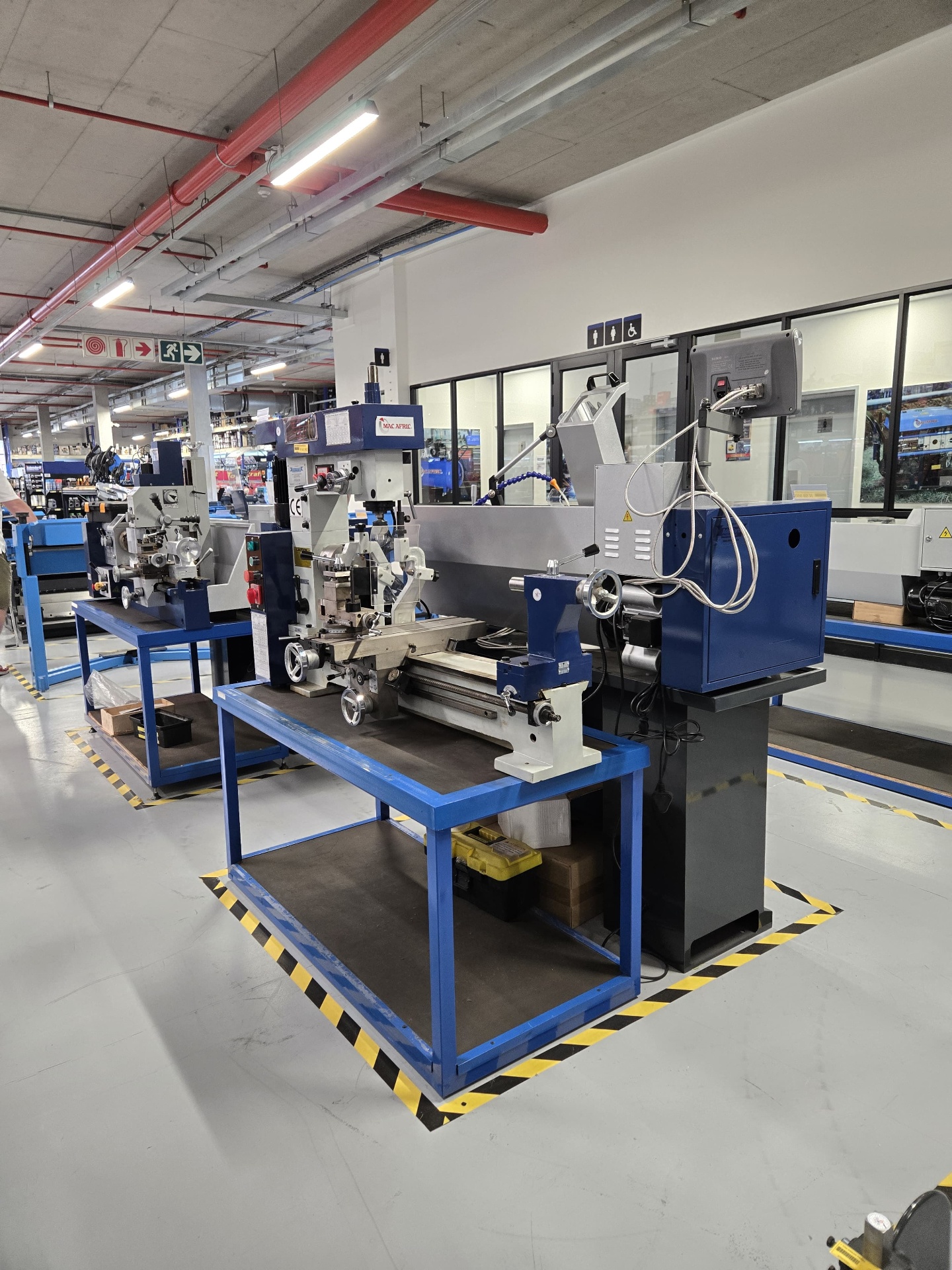 Bench metal lathe and milling machine set-up