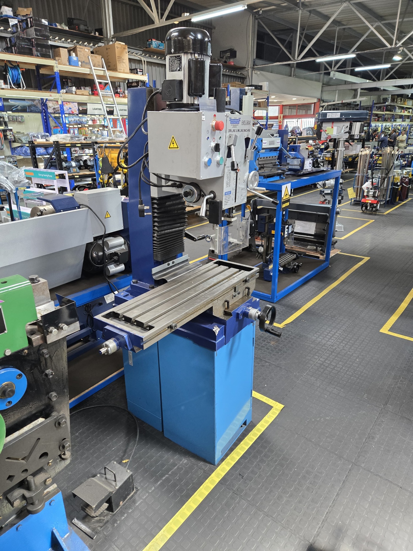 Industrial drilling and milling machine